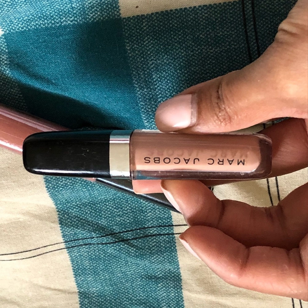 Lip - Picture 5 of 5